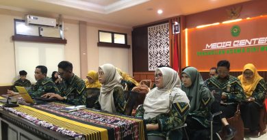 Perkuat Budaya Kerja Berintegritas, PA Giri Menang Ikuti Sosialisasi Anti Penyuapan dan Pengendalian Gratifikasi Bersama KPK RI dan Bawas MA RI Perkuat Budaya Kerja Berintegritas, PA Giri Menang Ikuti Sosialisasi Anti Penyuapan dan Pengendalian Gratifikasi Bersama KPK RI dan Bawas MA RI